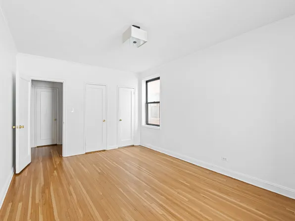 657 East 26th Street image 6 of 9