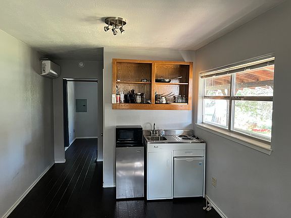 Living Room / Kitchenette