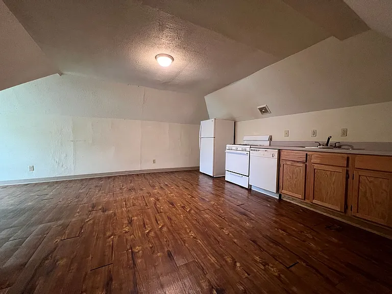 445 Baird Street — Photo 10