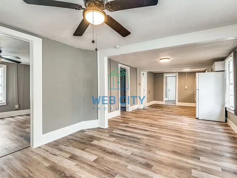 3907 Roberts Ave — Photo 2