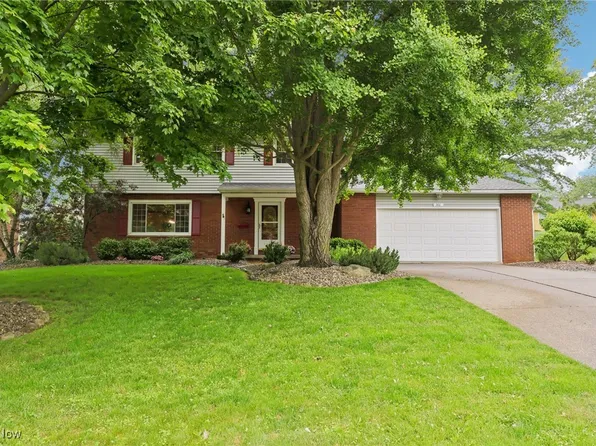 301 Windfall Ln, Wadsworth, OH 44281