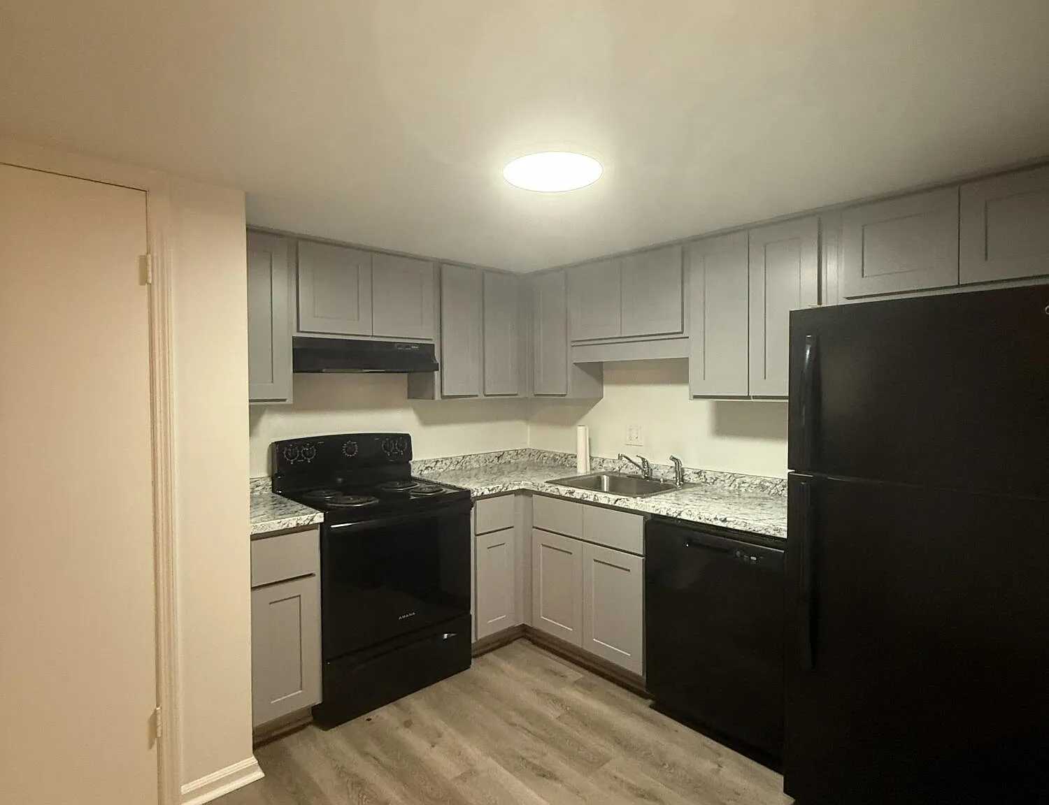 1 bed, 1.0 bath, 790 sqft, $1,050 — Photo 3