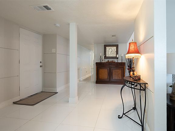 2nd image of 5518 Lerwick Dr