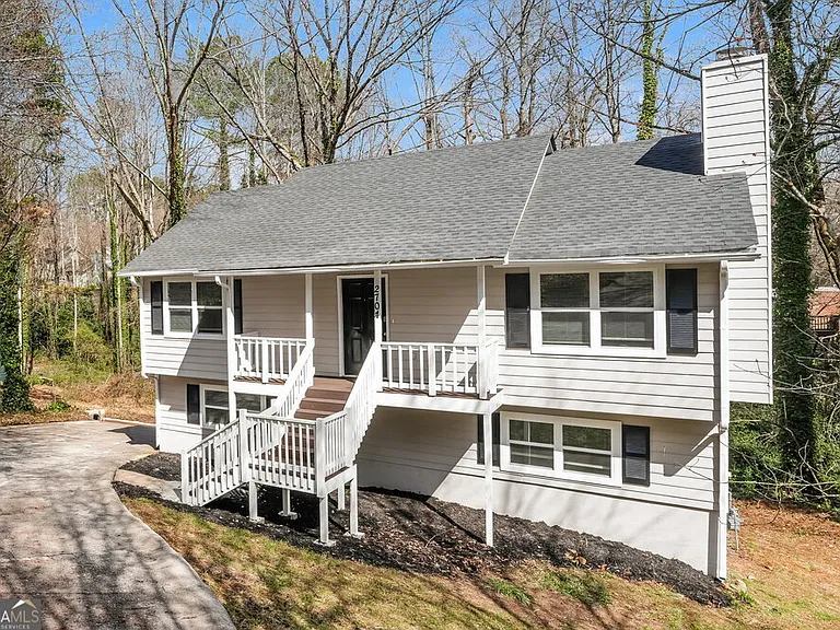 2704 Laurel View Dr — Photo 4