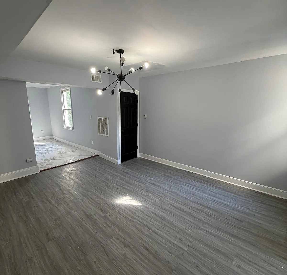 3 bed, $2,000 — Photo 1