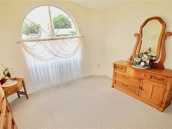 4th image of 219 Kingshill Ct SE
