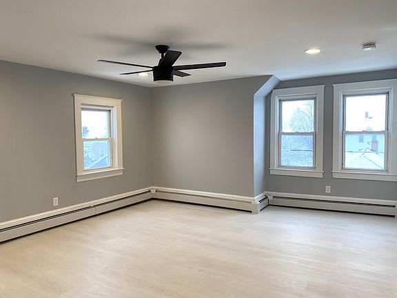 5th image of 81 Yorkshire St Floor 3