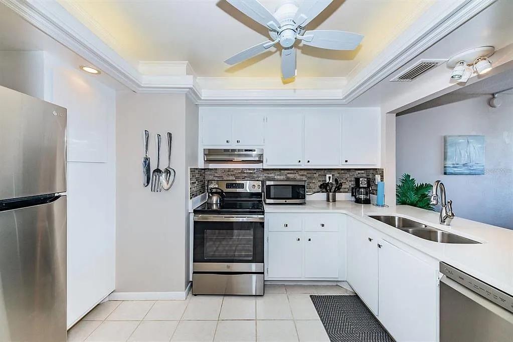 1 bed, 1.5 bath, 780 sqft, $1,990 — Photo 3