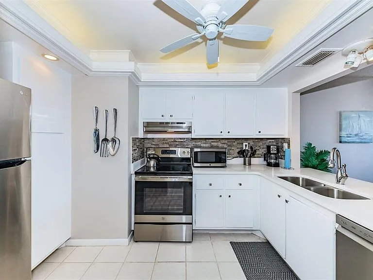 6219 Palma Del Mar Blvd S #305 — Photo 3