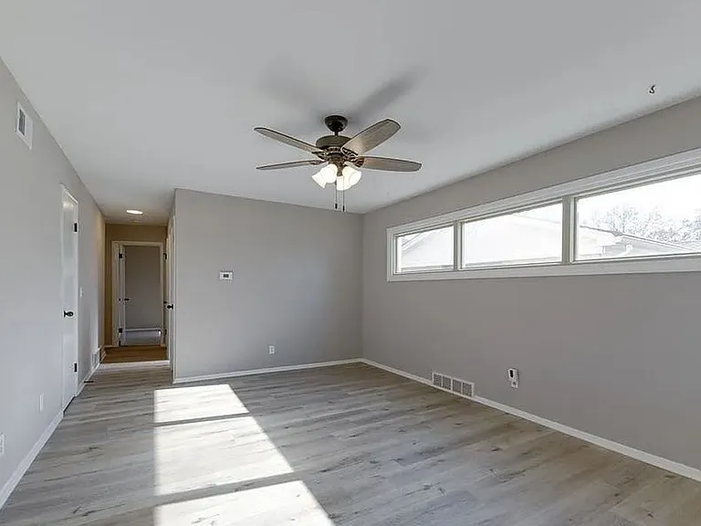 236 N Sunnyside Rd — Photo 3