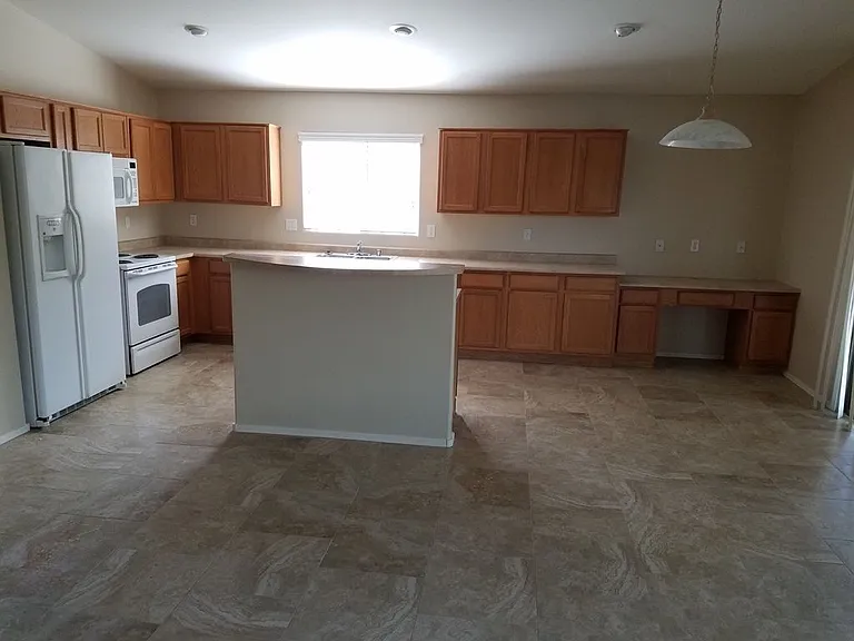 16198 W Hope Dr — Photo 4