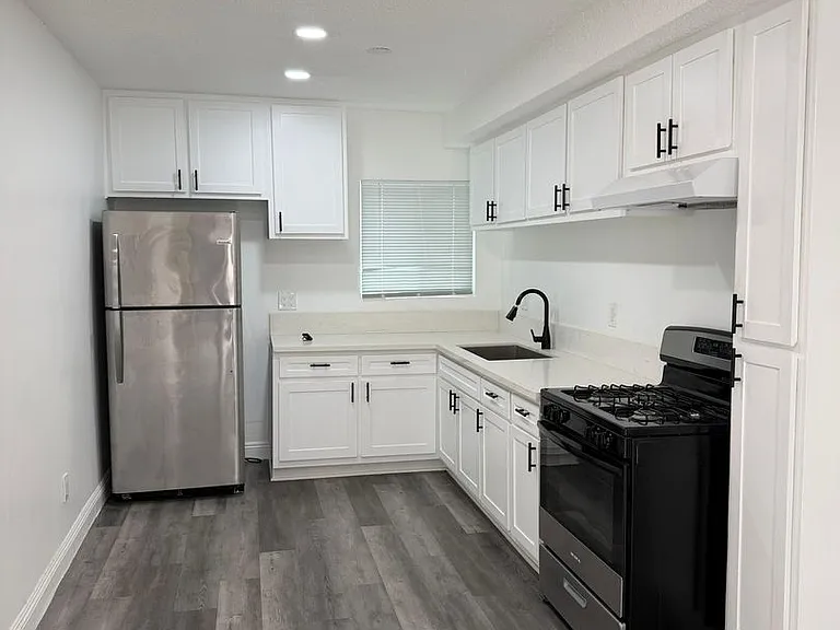 5732 5740 Sepulveda Boulevard 5735 #5739 — Photo 4