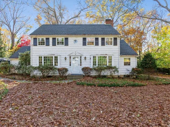 18 Highwood Road, Setauket, NY 11733