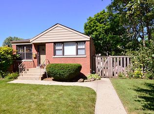 944 Brown Ave, Evanston, IL 60202