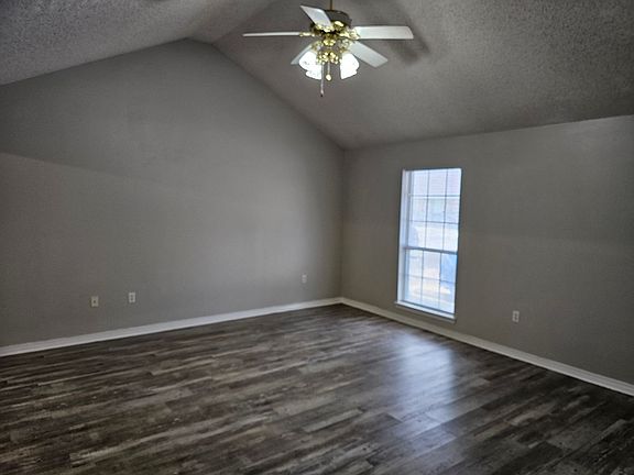 4th image of 300 Fischers Ln APT 11