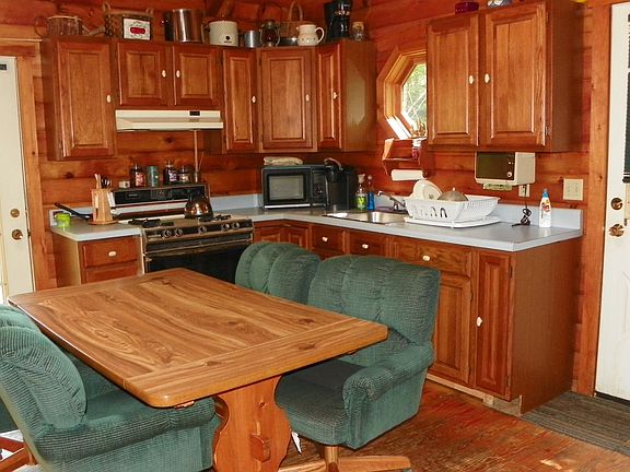 SRL9T All Mountain Rentals Kitchen Seating