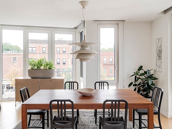 4th image of 7 Beech St #321
