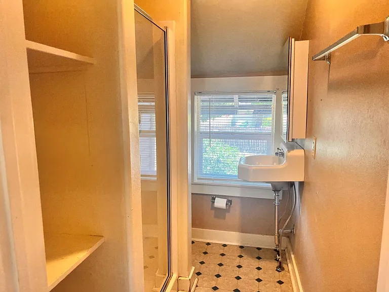 1004 W Pine St — Photo 8