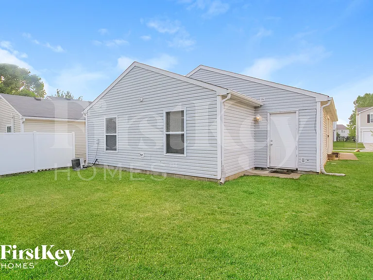 10605 Glenayr Dr — Photo 15