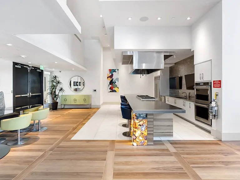 250 SW 11th St #201 — Photo 7