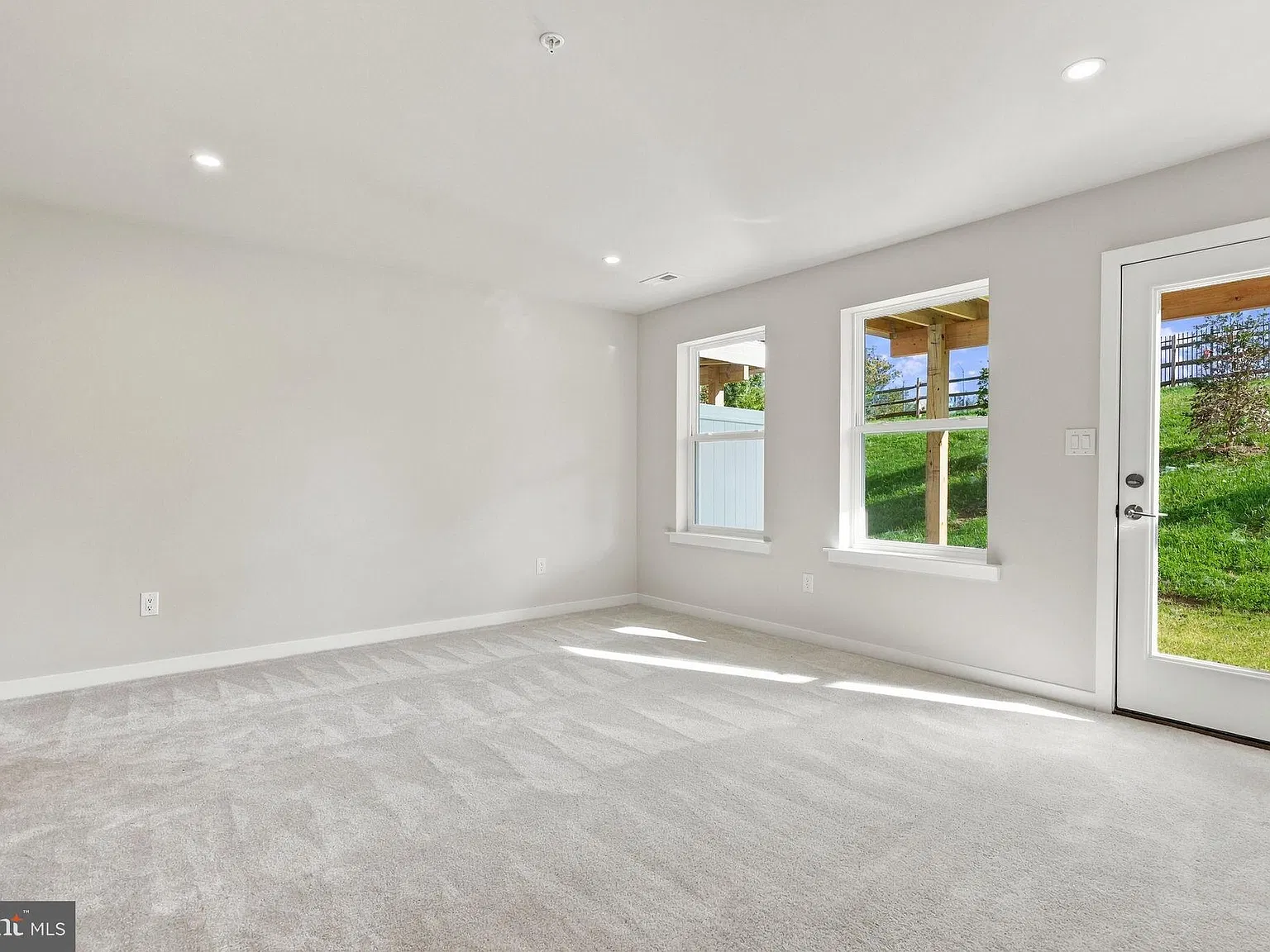 4 bed, 3.5 bath, $5,600 — Photo 4