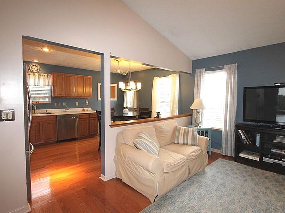 5th image of 7807 Fairfax Loop Dr