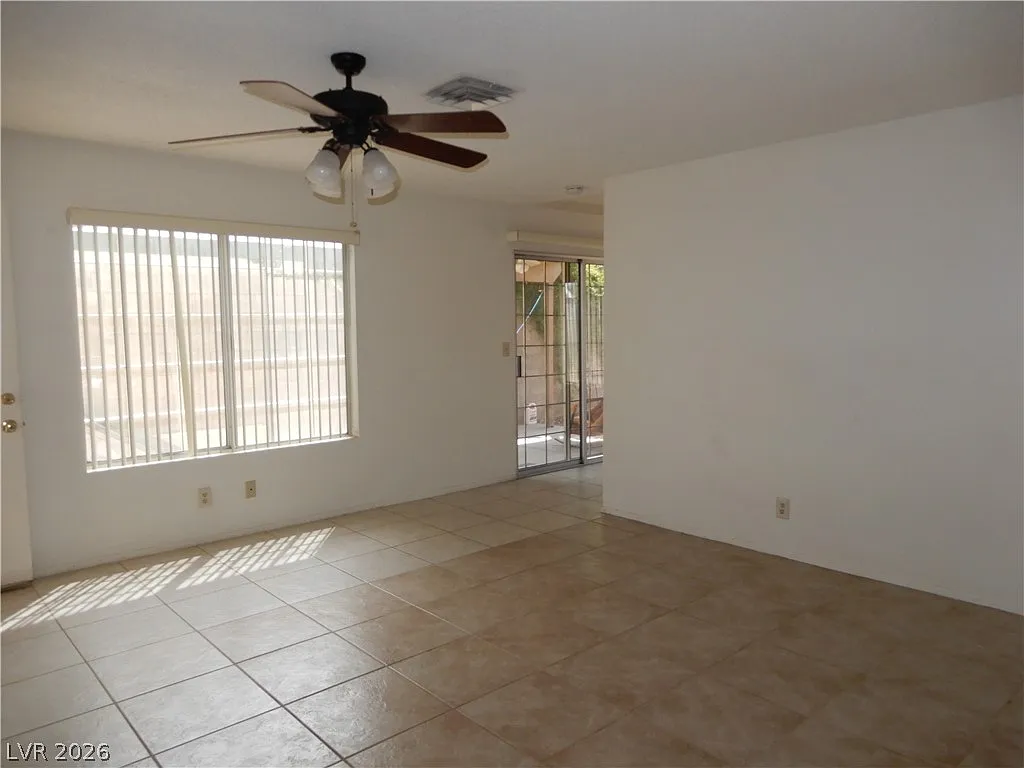 2 bed, 2.0 bath, 1024 sqft, $1,600 — Photo 3