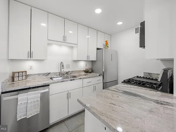 4390 Lorcom Ln APT 804, Arlington, VA 22207