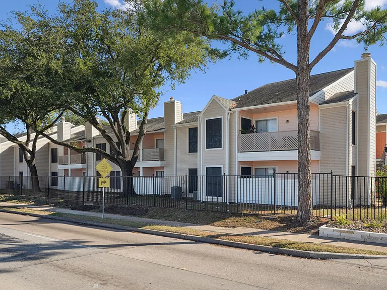 Caldera Apartment Homes — Photo 28