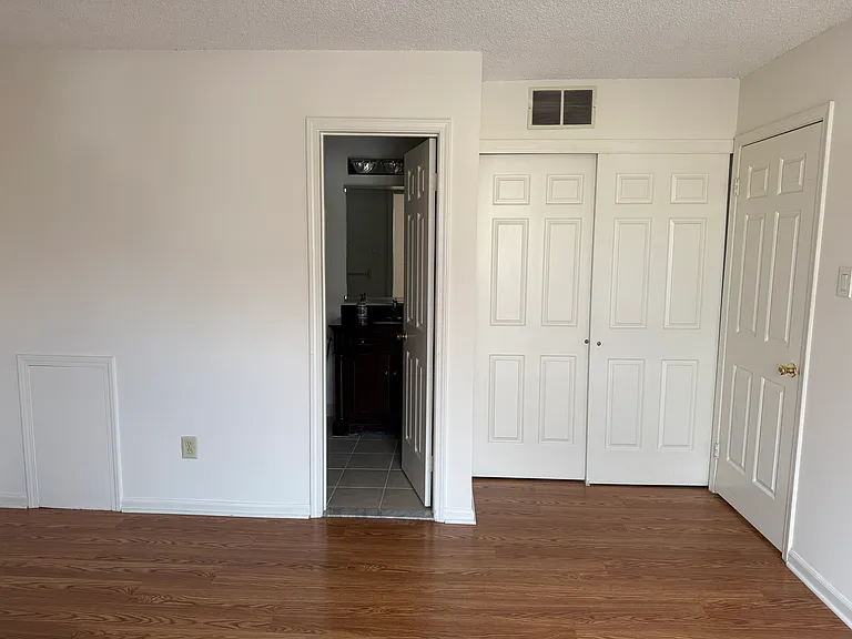 346 New Market Ct — Photo 8