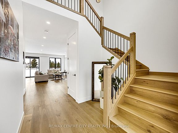 5th image of 211 Foxborough Pl