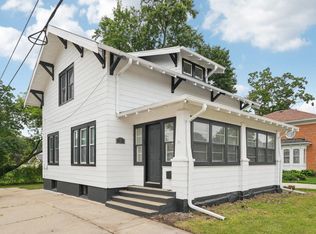 7 W Geneva St, Elkhorn, WI 53121