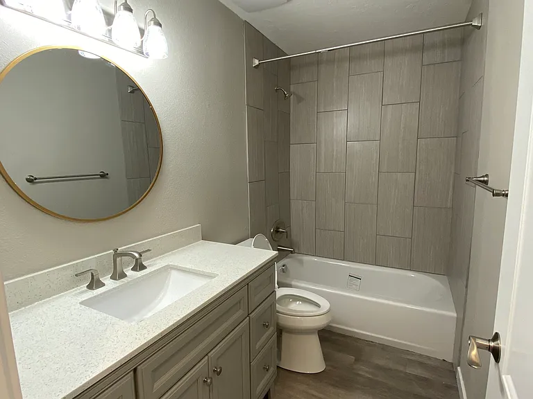 373 Lakewood Dr — Photo 4