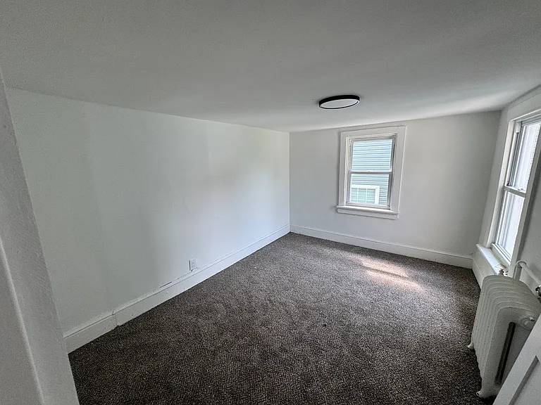 324 N Indiana Ave — Photo 9