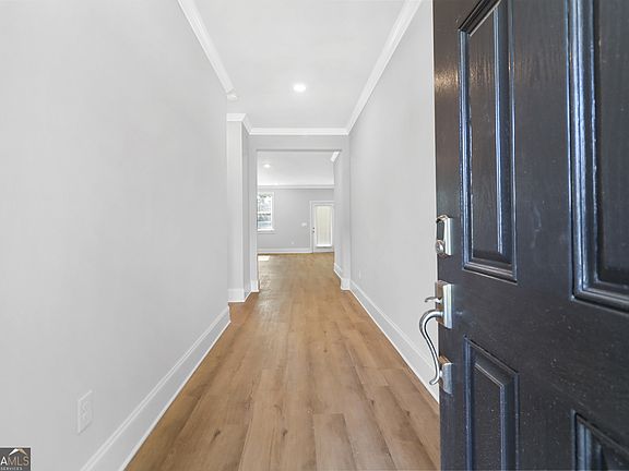 4th image of 520 Cunninghame Ct