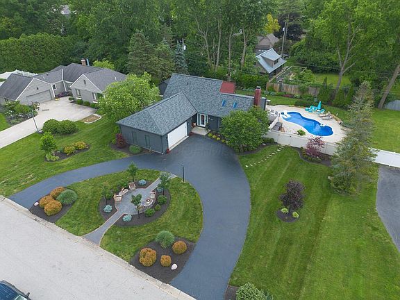 2nd image of 3417 Woodview Pl