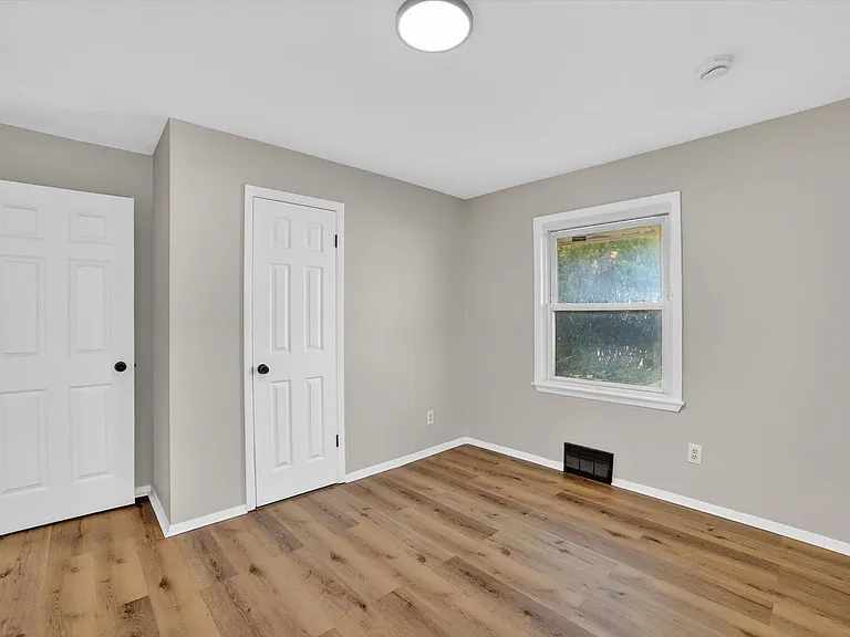 303 S Green Rd — Photo 14