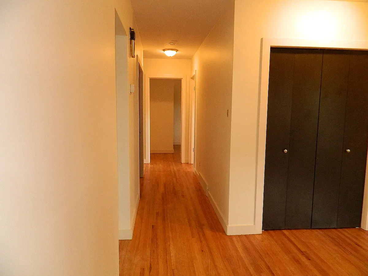 3 bed, 1022 sqft, $2,300 — Photo 3