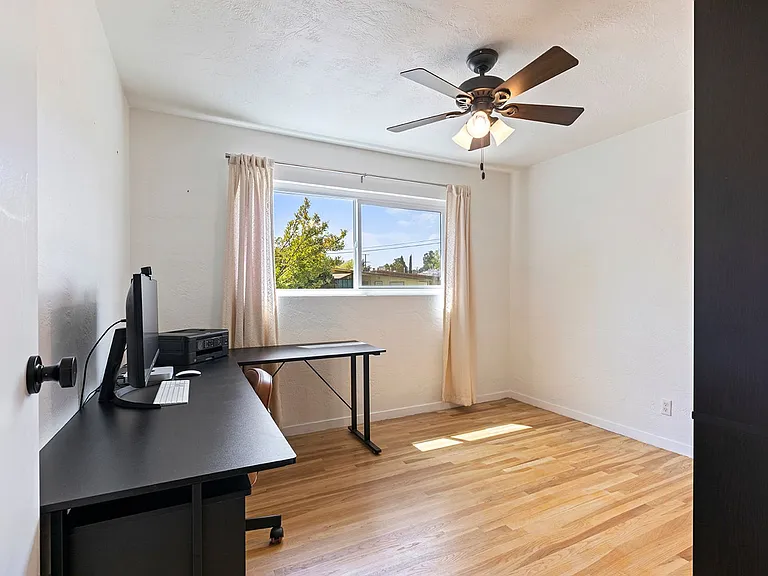 1580 Jeffries Ave — Photo 7