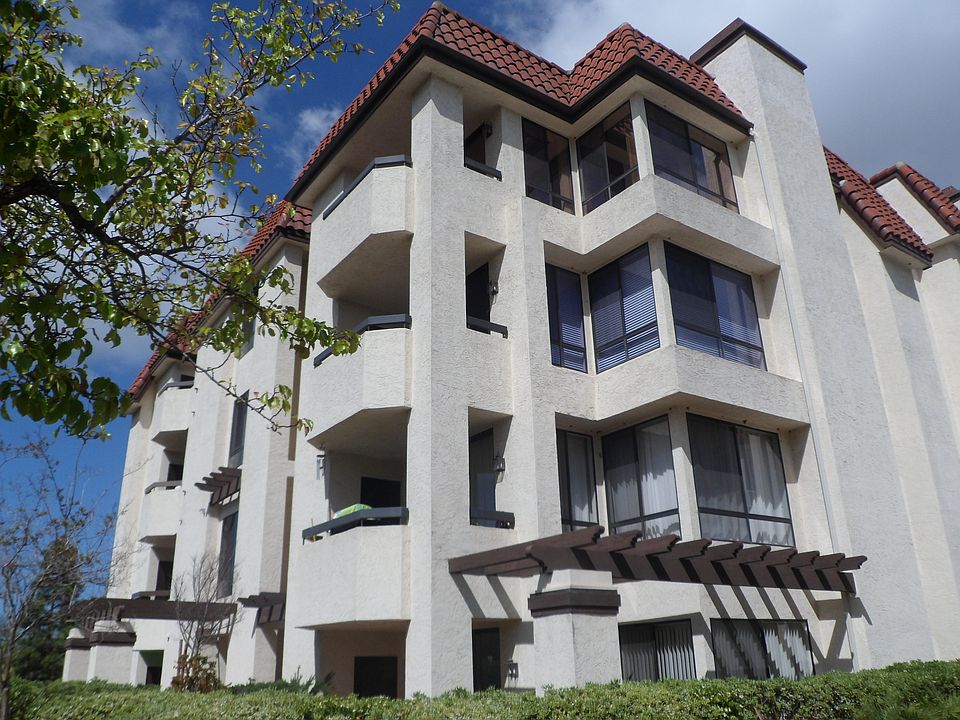 #4417 Top floor corner