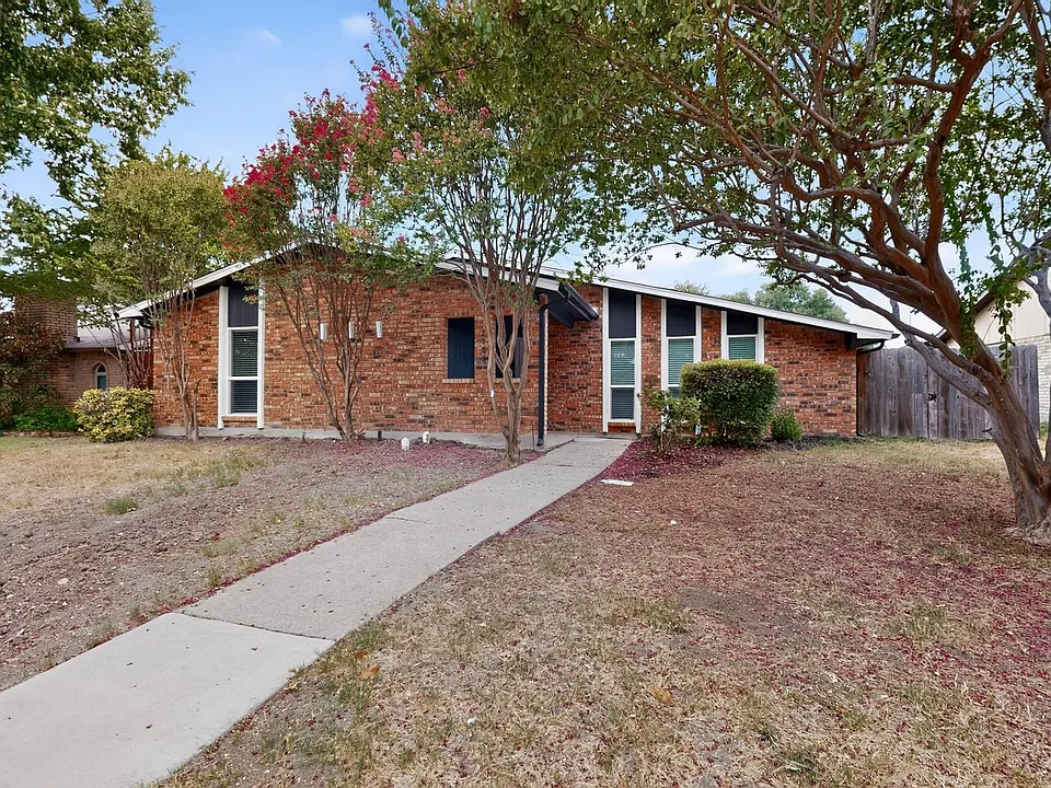 2105 Victoria Rd