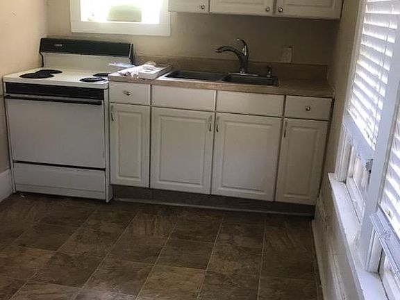 3rd image of 831 N Oleander Ave #Jessamine