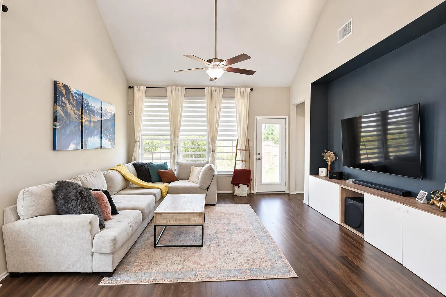 4 bed, 3.0 bath, 2176 sqft, $2,775 — Photo 4