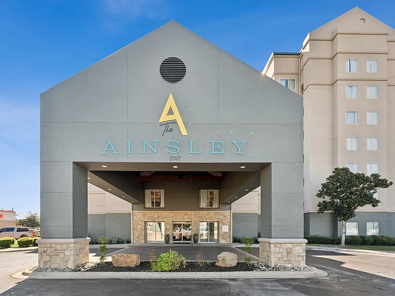 The Ainsley — Photo 27