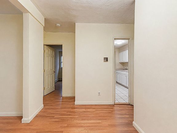 5th image of 43-40 Union St #4M