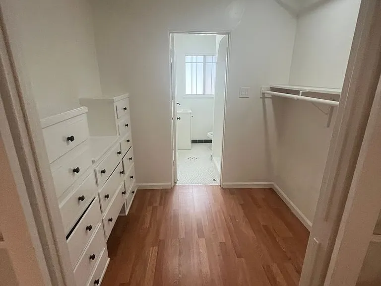 925 N Azusa Ave — Photo 4