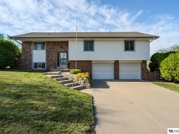 1010 Grenoble Dr, Bellevue, NE 68123