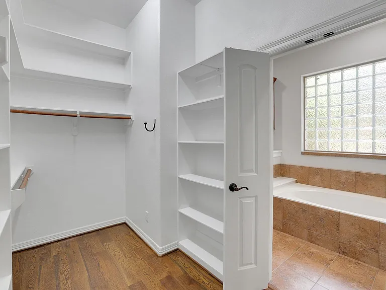 270 Lake Grove Dr — Photo 12