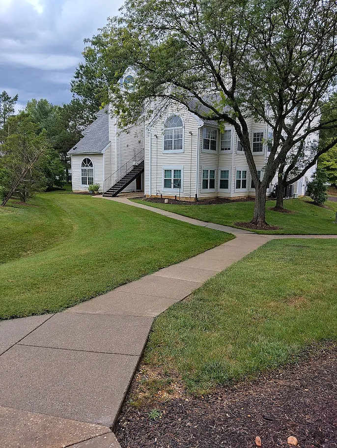 2 bed, 858 sqft, $1,950 — Photo 1