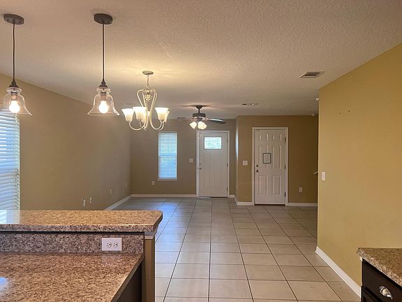 4th image of 488 Eisenhower Dr